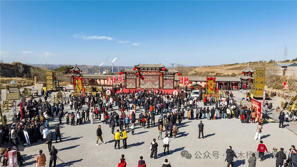 过年就去杨家城!初二至初七,杨业发“财”贺新春,砸钉子、机器人武术表演、骑萌马，互动演艺全解锁